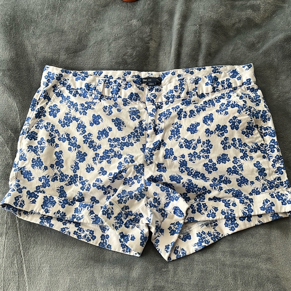 Gap women’s size 10 shorts, white with blue flowers, cuffed at legs, str…